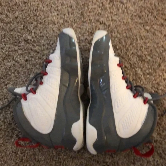 Jordans Sneakers EUC - Picture 4 of 5
